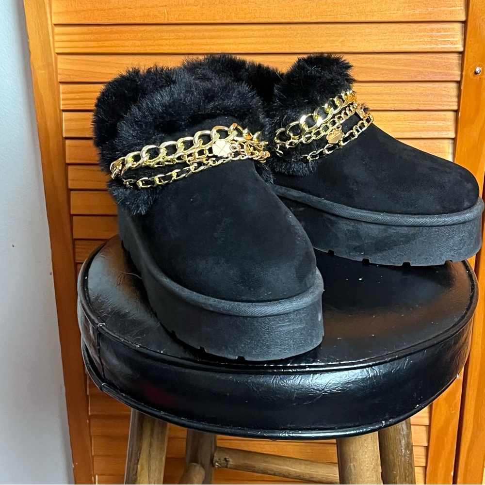 Elegant Black Faux Fur Women's Slip On Mini Boots with Gold Chain & Charms - Picture 3 of 6